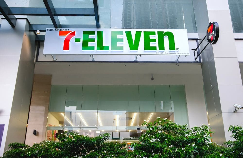 7-Eleven Inc ©Abdul Razak Latif / shutterstock.com