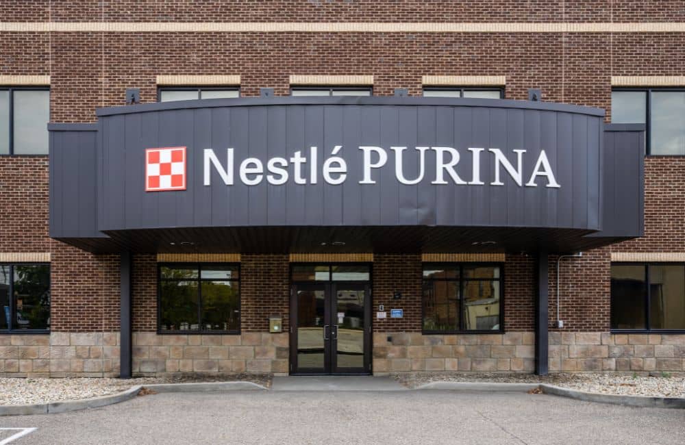 Purina ©Rosemarie Mosteller / shutterstock.com