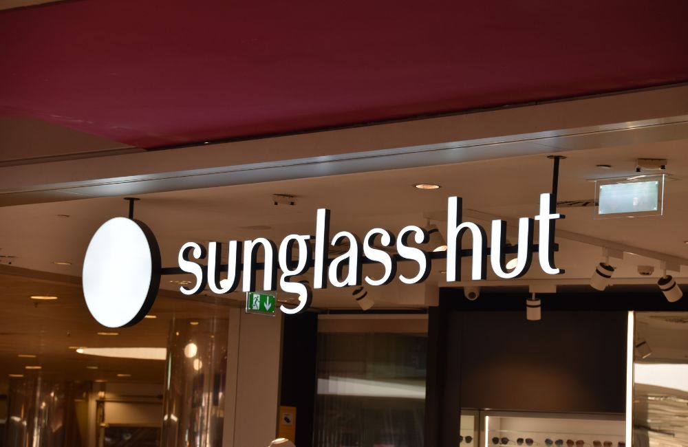 Sunglass Hut ©Georges Hanna / shutterstock.com